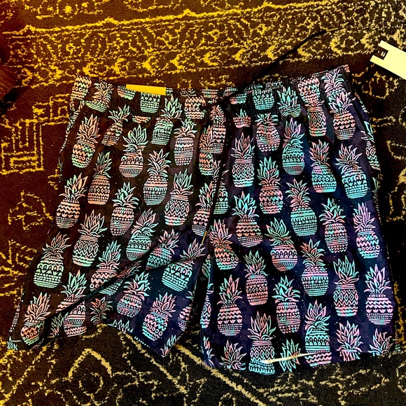 Goodfellows XL swim trunks with nylon liner, pineapples - Picture 1 of 2